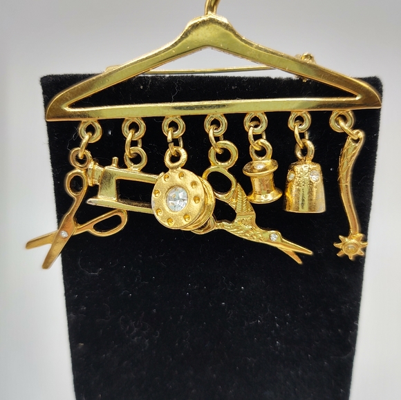 Vintage Gold Tone Hanger Brooch with Sewing Tool Charms - Picture 4 of 5